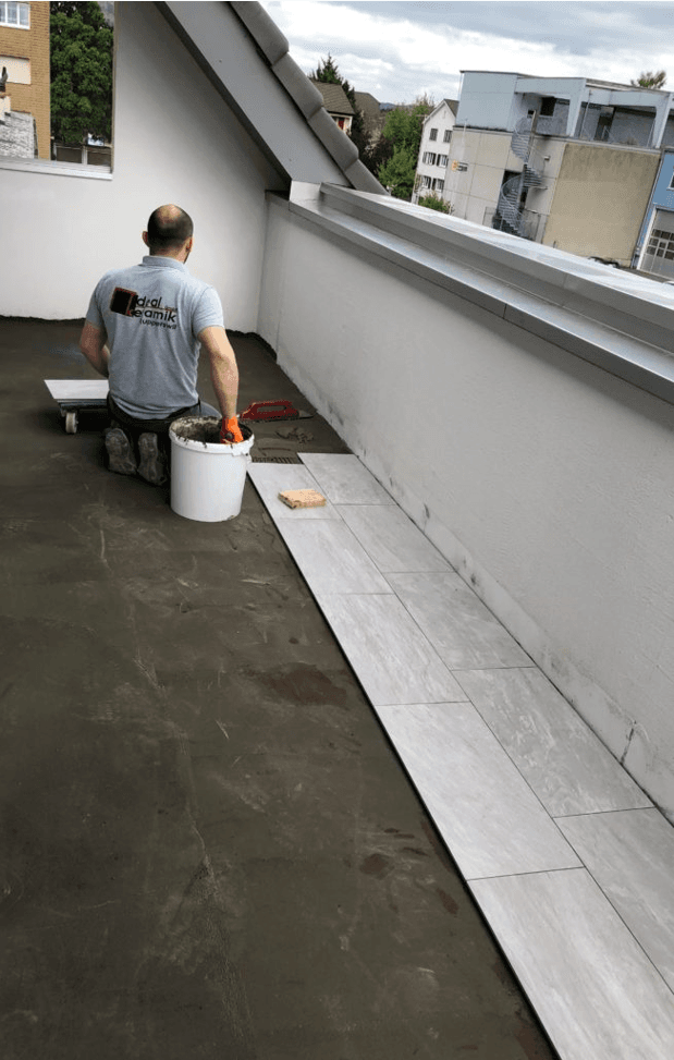 Balkon mit Keramikplatten – Rupperswil